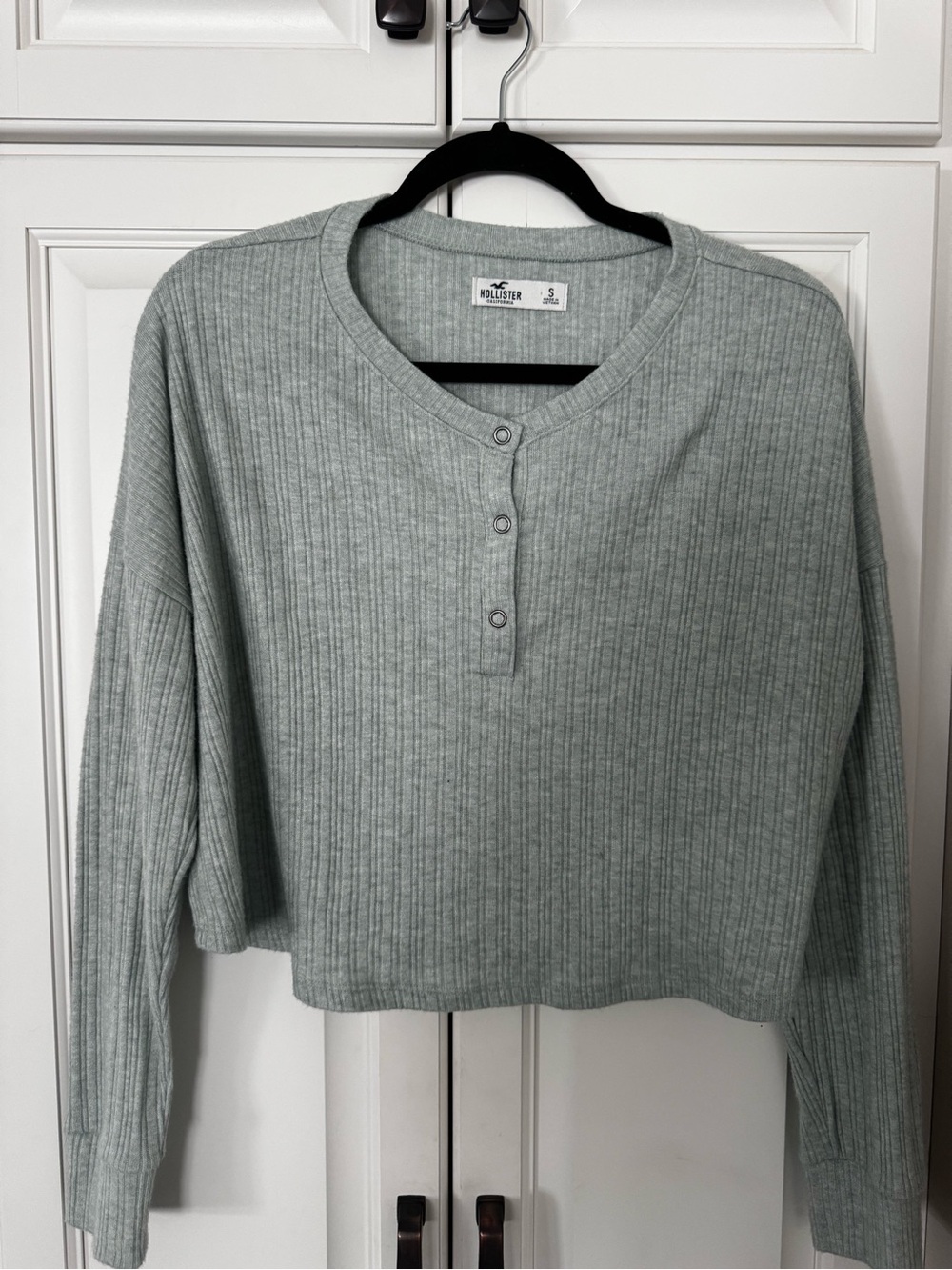 Hollister Ribbed Henley Crop Long Sleeve Top - Sage Green